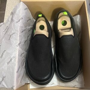 OOFOS Men's Black Slip-On Loafers